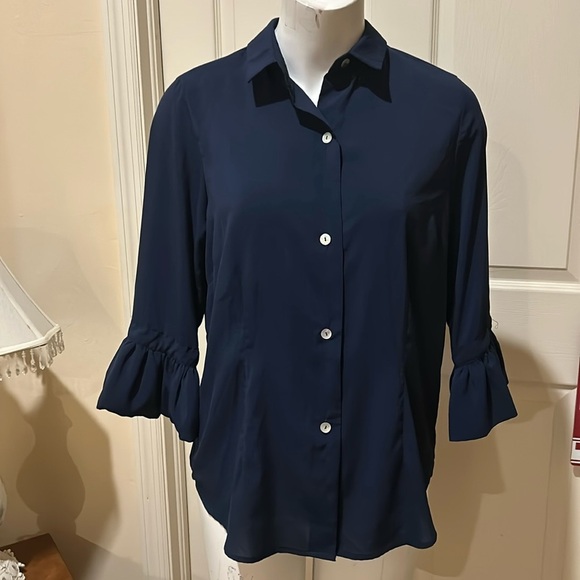 Gretchen Scott Small button down. 3/4 bell sleeve. Fitted - Picture 2 of 12